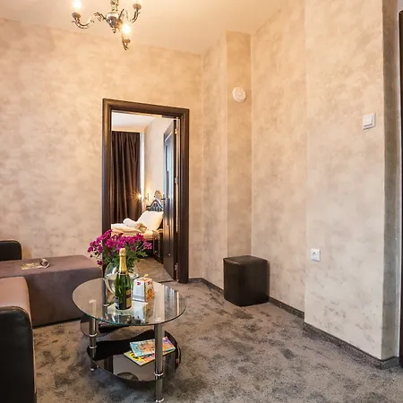 Grand Apartment *